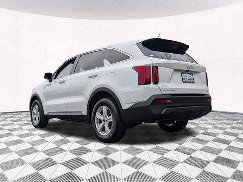 Used 2023 Kia Sorento LX AWD/4WD image 10