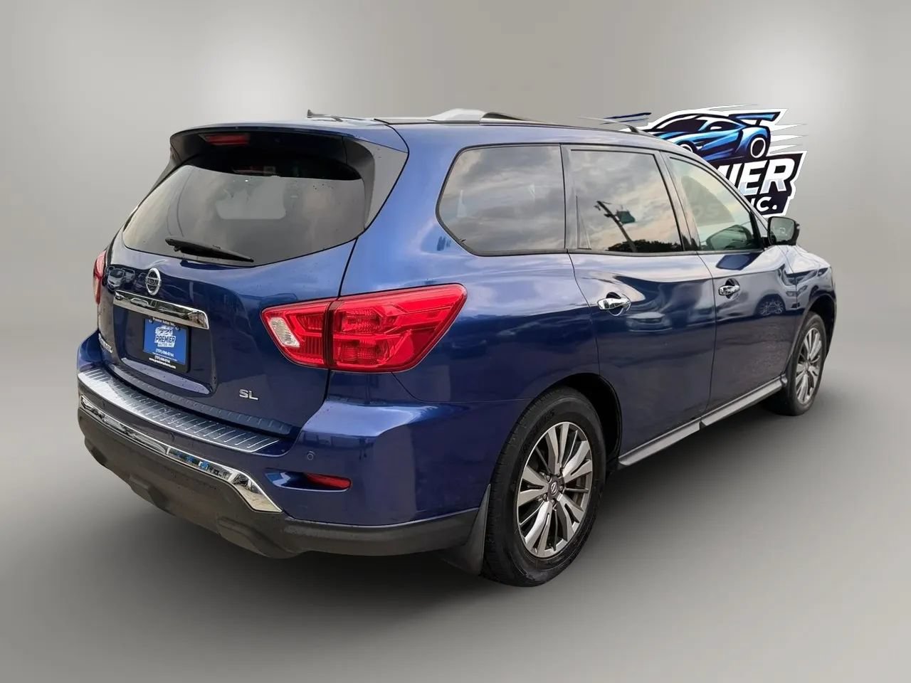 Used 2018 Nissan Pathfinder SL w/ Cargo Package FWD image 9