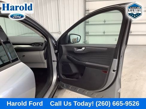 Used 2024 Ford Escape SE image 11