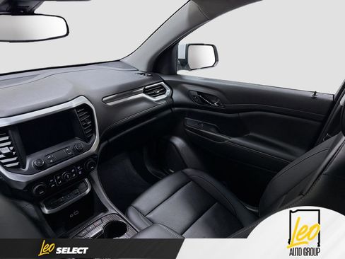 Used 2023 GMC Acadia SLT FWD image 25