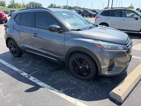 Used 2021 Nissan Kicks SR w/ SR Premium Package FWD image 2