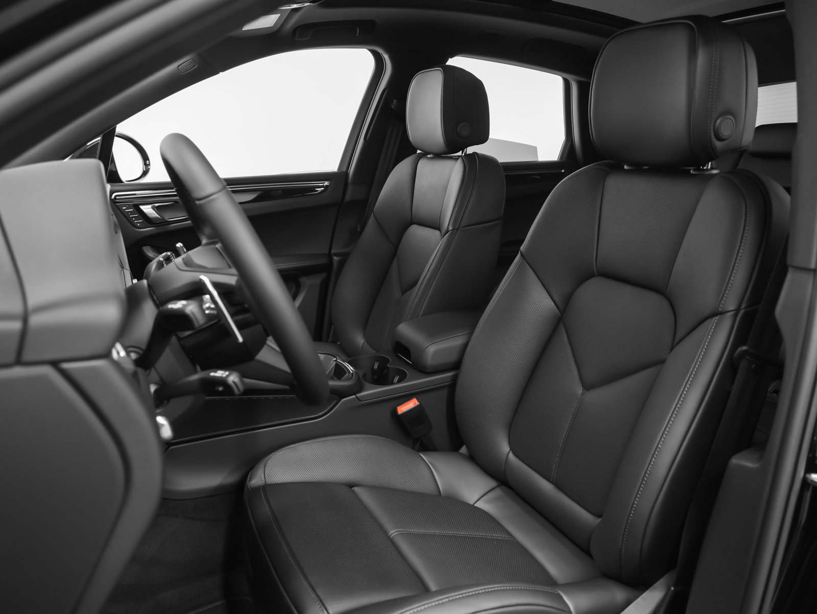 Certified 2026 Porsche Macan AWD/4WD image 40