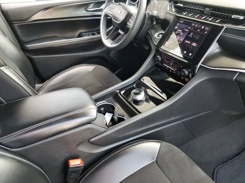 Used 2024 Jeep Grand Cherokee Altitude AWD/4WD image 11