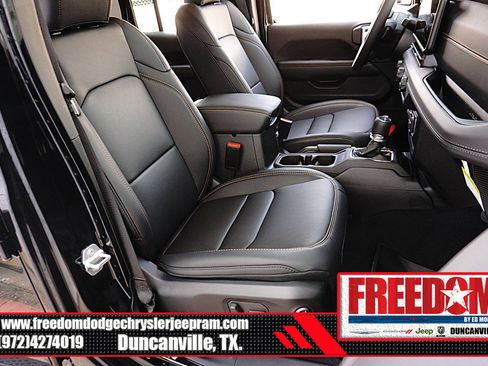 New 2025 Jeep Gladiator Sport image 15