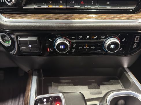 Used 2025 GMC Sierra 1500 Elevation w/ LPO, Elevation Black Package image 34