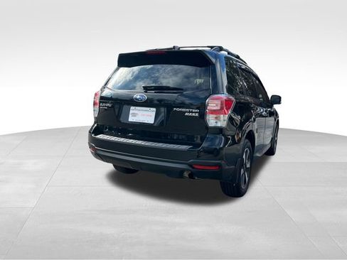 Used 2017 Subaru Forester 2.5i Premium image 5