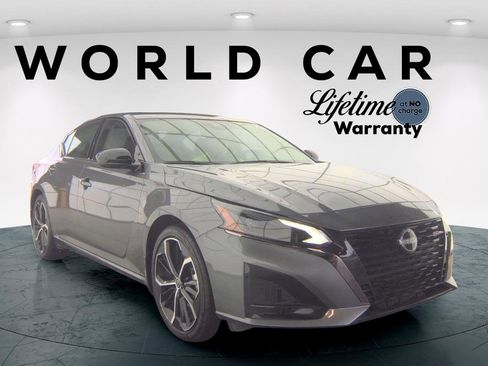 Used 2025 Nissan Altima 2.5 SR w/ SR Premium Package FWD image 1