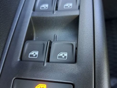 New 2026 Volkswagen Taos SE image 18