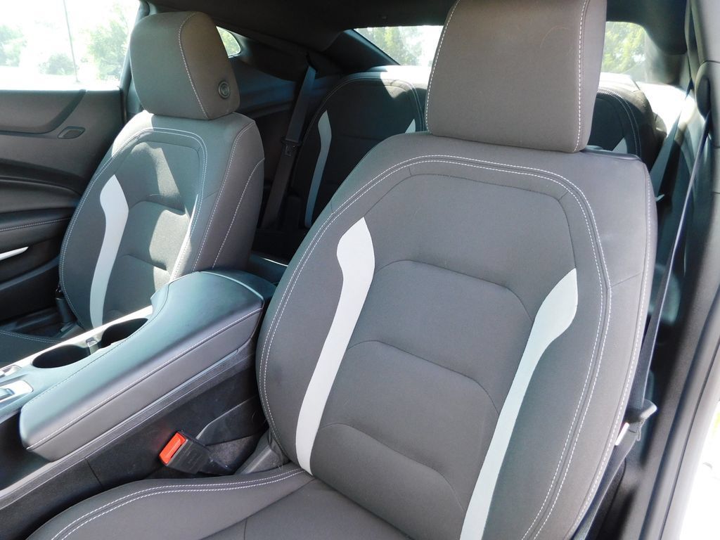 Used 2020 Chevrolet Camaro LT RWD image 15