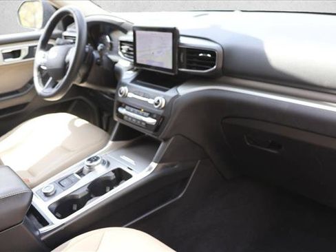 Used 2020 Ford Explorer XLT w/ Equipment Group 202A AWD/4WD image 29