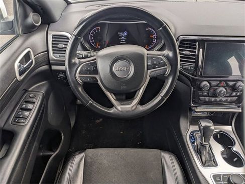 Certified 2022 Jeep Grand Cherokee Laredo X image 11