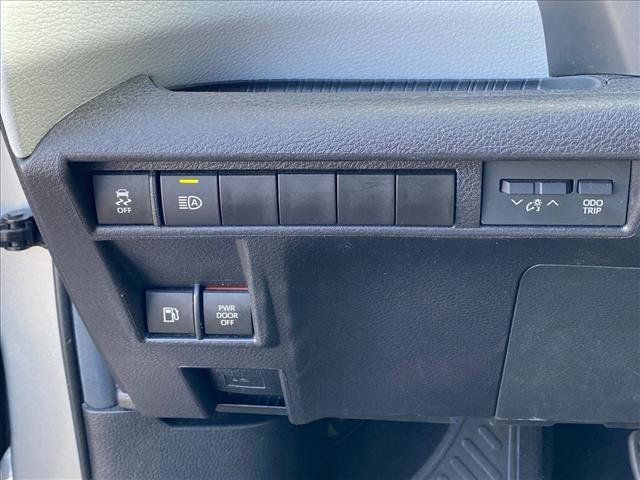 Used 2025 Toyota Sienna LE FWD image 12