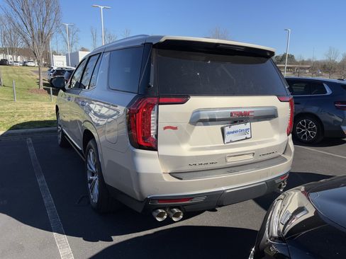Used 2023 GMC Yukon Denali w/ Denali Reserve Package image 17