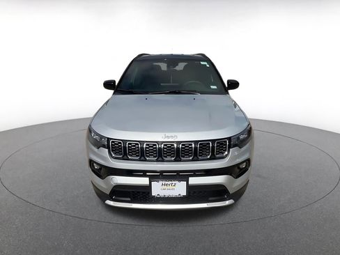 Used 2025 Jeep Compass Limited image 4