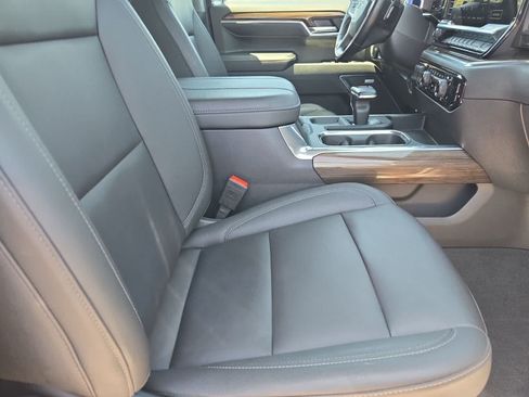 Used 2024 Chevrolet Silverado 1500 LT Trail Boss w/ Convenience Package II AWD/4WD image 19