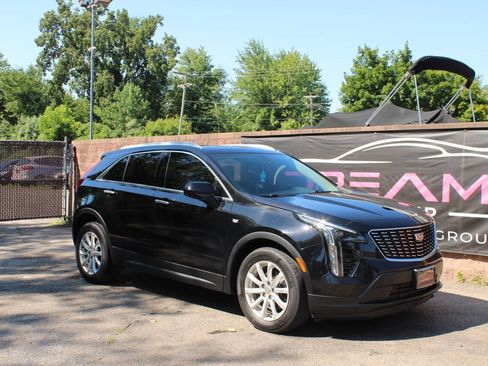 Used 2019 Cadillac XT4 Luxury w/ Cold Weather Package AWD/4WD image 4