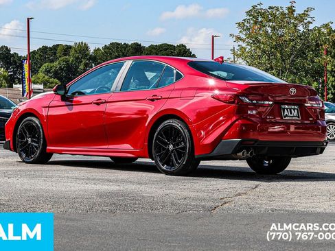 Used 2025 Toyota Camry SE image 7