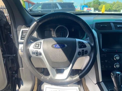 Used 2013 Ford Explorer XLT FWD image 17