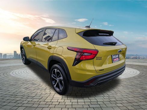 Used 2025 Chevrolet Trax RS image 7