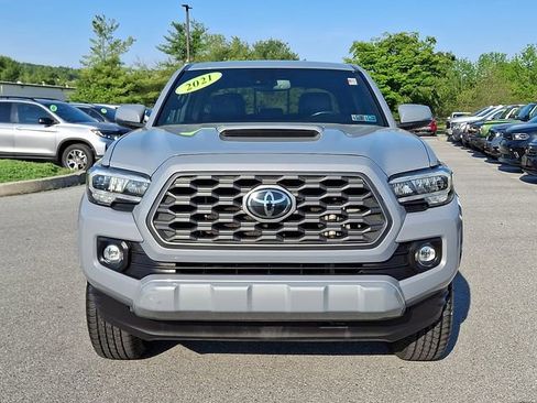 Used 2021 Toyota Tacoma TRD Sport w/ TRD Premium Sport Package AWD/4WD image 2