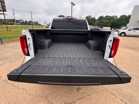 Used 2024 GMC Sierra 1500 AT4 w/ Technology Package AWD/4WD image 10