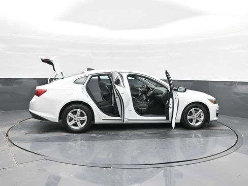 Used 2022 Chevrolet Malibu LS w/ Driver Confidence Package II FWD image 39