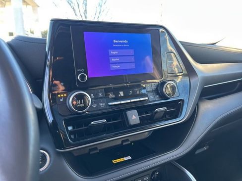 Used 2024 Toyota Highlander XLE image 24