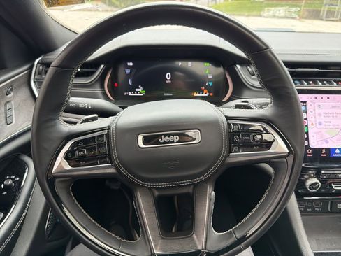 Used 2022 Jeep Grand Cherokee Overland w/ Advanced Protech Group III image 15