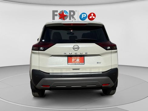 Used 2023 Nissan Rogue SV FWD image 4