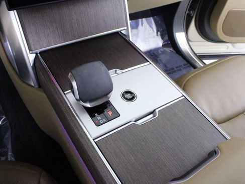 Used 2025 Land Rover Range Rover Long Wheelbase SE image 29