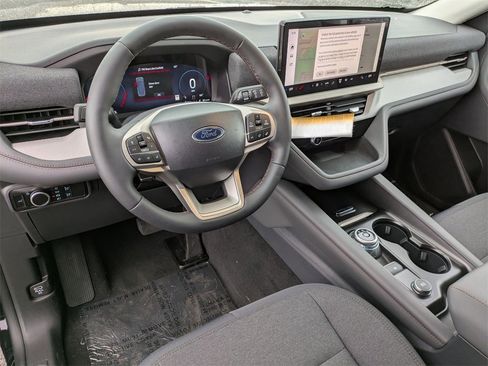 New 2025 Ford Explorer Active image 10