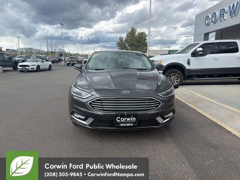 Used 2017 Ford Fusion SE image 2