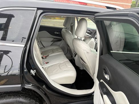 Used 2020 Jeep Cherokee Limited FWD image 9