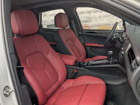 New 2026 Porsche Macan AWD/4WD image 26