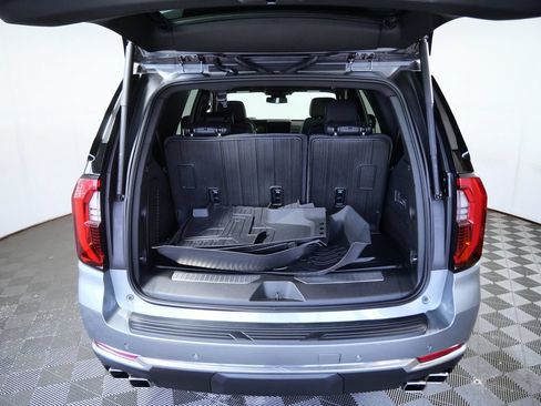 Used 2025 GMC Yukon Denali w/ Sun & Power Step Package AWD/4WD image 9