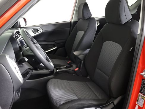Used 2022 Kia Soul LX image 25