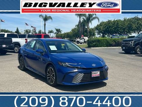 Used 2025 Toyota Camry XLE FWD image 1
