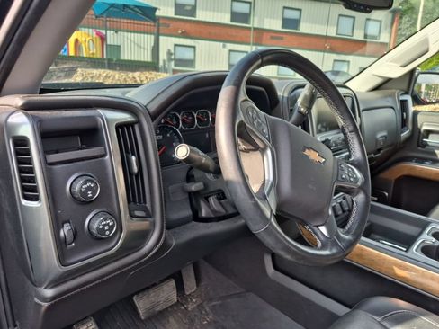 Used 2018 Chevrolet Silverado 1500 LTZ w/ Sport Package AWD/4WD image 10