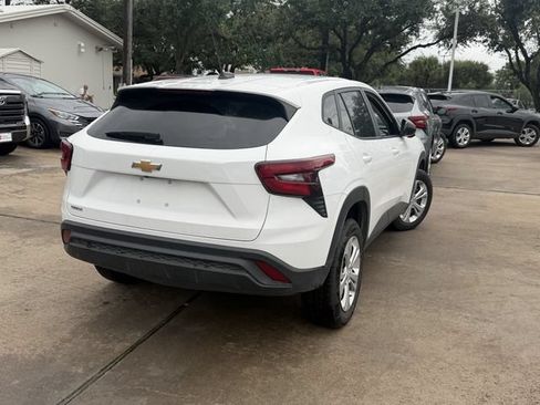 Used 2025 Chevrolet Trax LS FWD image 5
