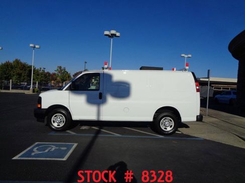 Used 2017 Chevrolet Express 2500 image 2