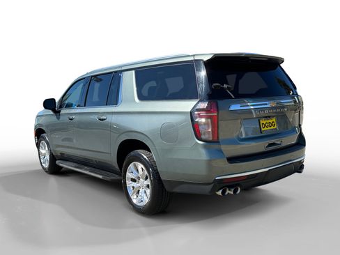 Used 2023 Chevrolet Suburban Premier image 3