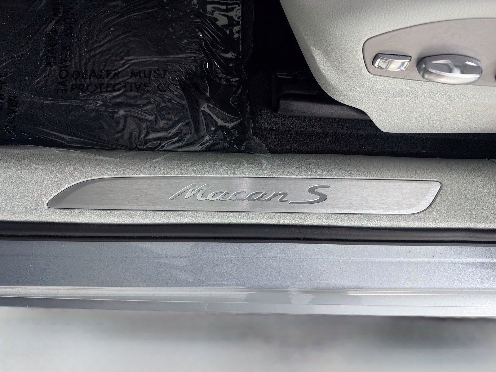 Certified 2023 Porsche Macan S AWD/4WD image 7