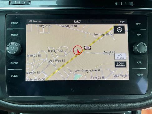 Used 2018 Volkswagen Tiguan SEL w/ 3rd Row Seat Package image 28