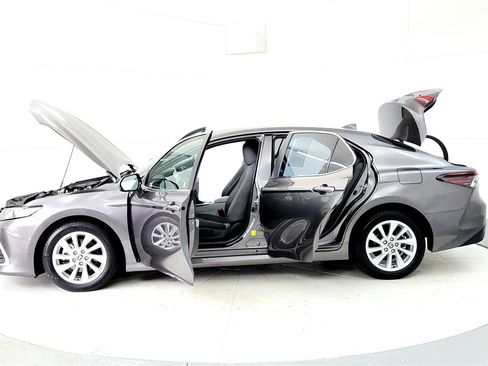Used 2023 Toyota Camry LE AWD/4WD image 10