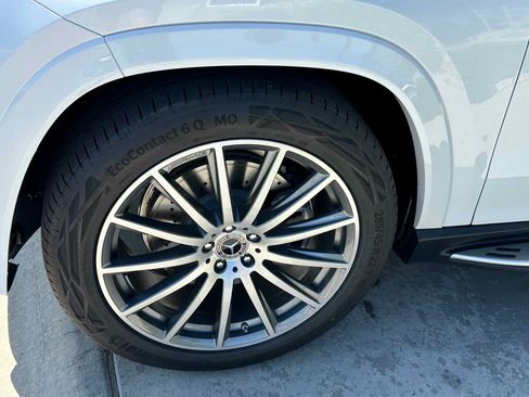 New 2025 Mercedes-Benz GLS 580 4MATIC image 9