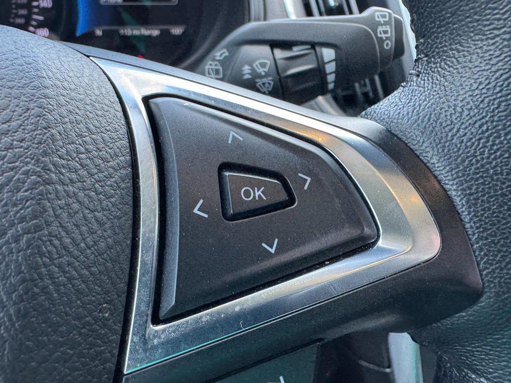 Used 2022 Ford Edge Titanium AWD/4WD image 17