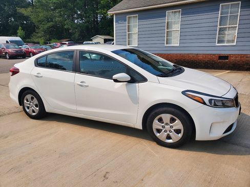 Used 2017 Kia Forte LX FWD image 3