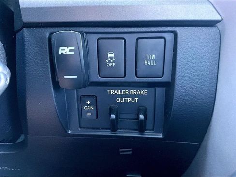 Certified 2019 Toyota Tundra SR5 w/ SR5 Upgrade Package AWD/4WD image 17