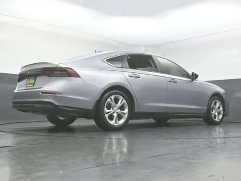 Used 2025 Honda Accord LX image 40