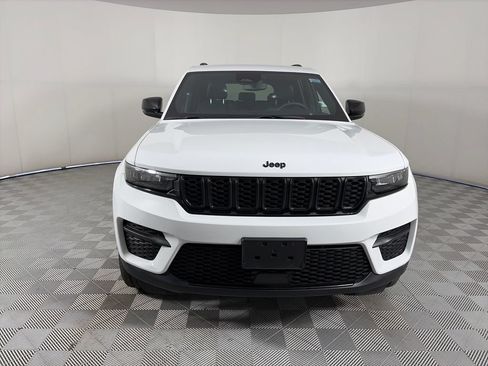 Used 2023 Jeep Grand Cherokee Altitude AWD/4WD image 2